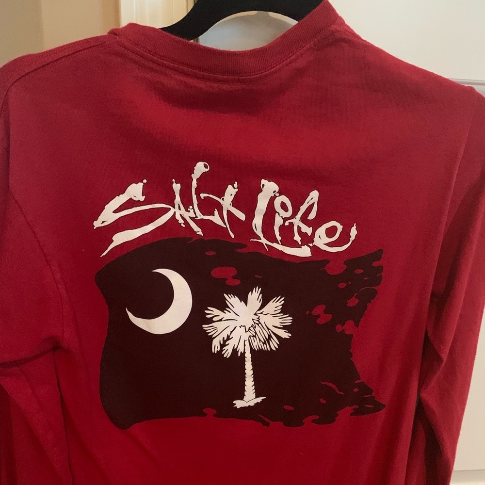 Men’s long-sleeved Salt Life shirt